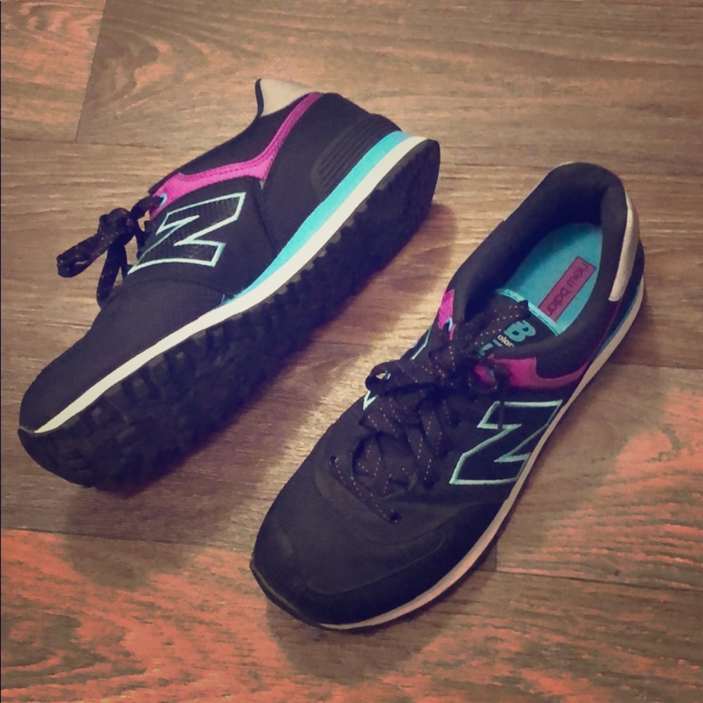 New Balance Tennis Shoes